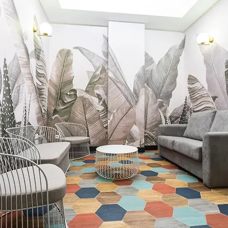 Reina Flats Playa Апартаменты *